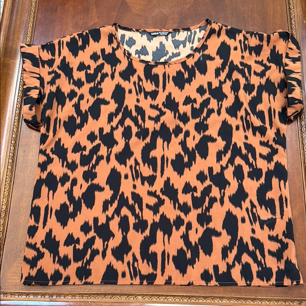 SHEIN Black and Orange Animal Print Short Sleeve Top